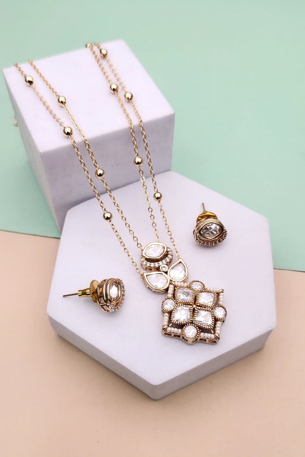 Gold-Plated Kundan Necklace & Stud Earrings Set
